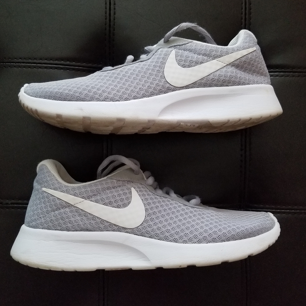 ❗Nike Tanjun Gray White Sneakers 6.5❗
